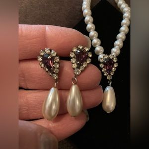 Vintage three-piece pearl set. Necklace and matching earrings